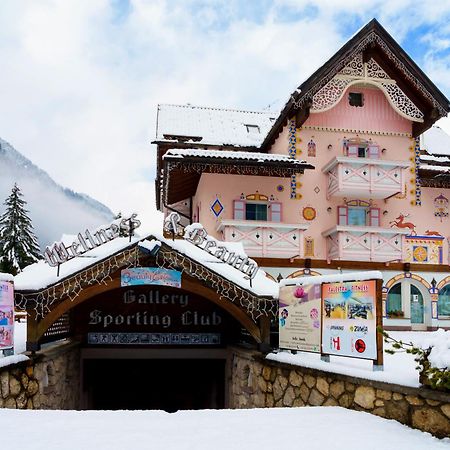 Hotel Soreghes Gran Chalet Campitello di Fassa Luaran gambar