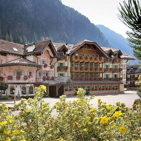 Hotel Soreghes Gran Chalet Campitello di Fassa Luaran gambar