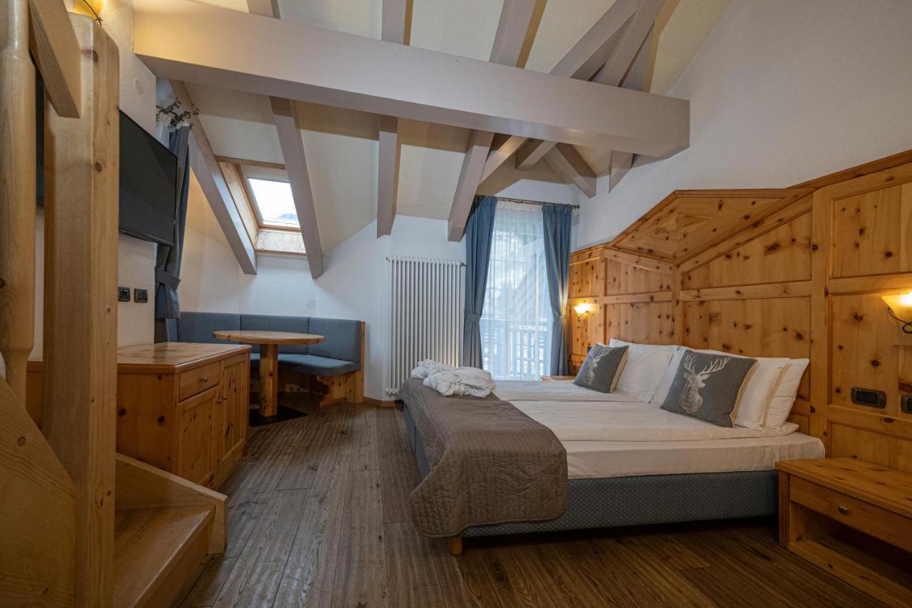 Hotel Soreghes Gran Chalet Campitello di Fassa Luaran gambar