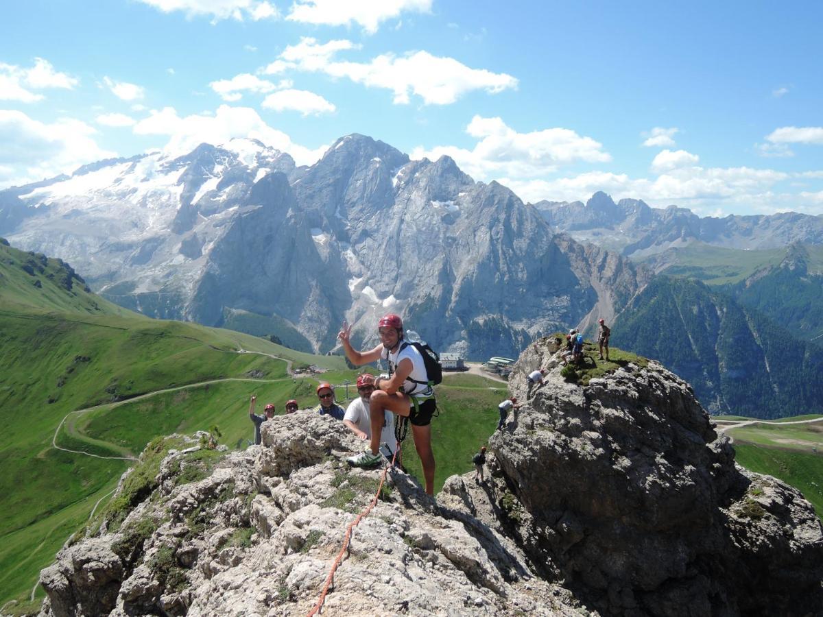 Hotel Soreghes Gran Chalet Campitello di Fassa Luaran gambar