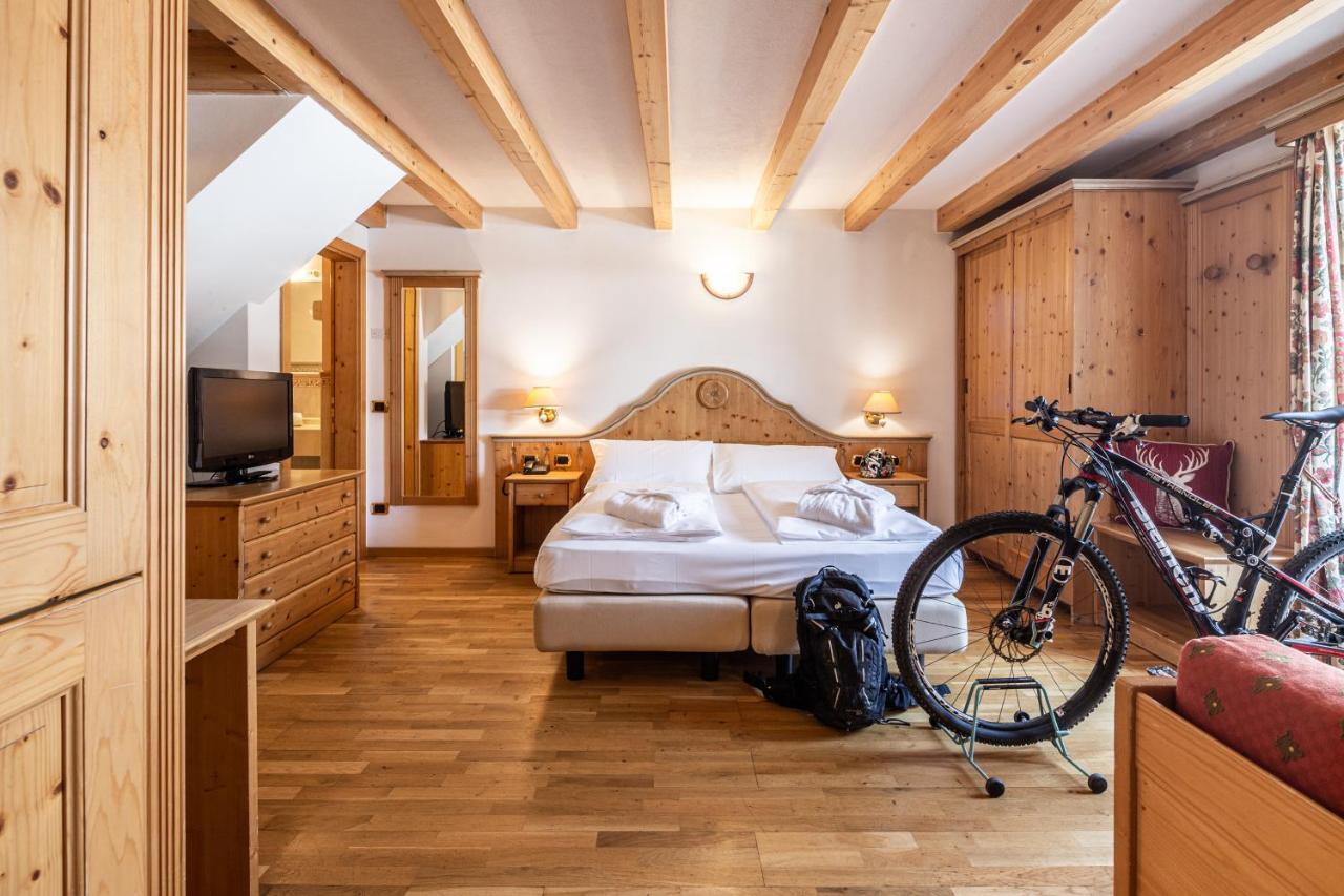 Hotel Soreghes Gran Chalet Campitello di Fassa Luaran gambar