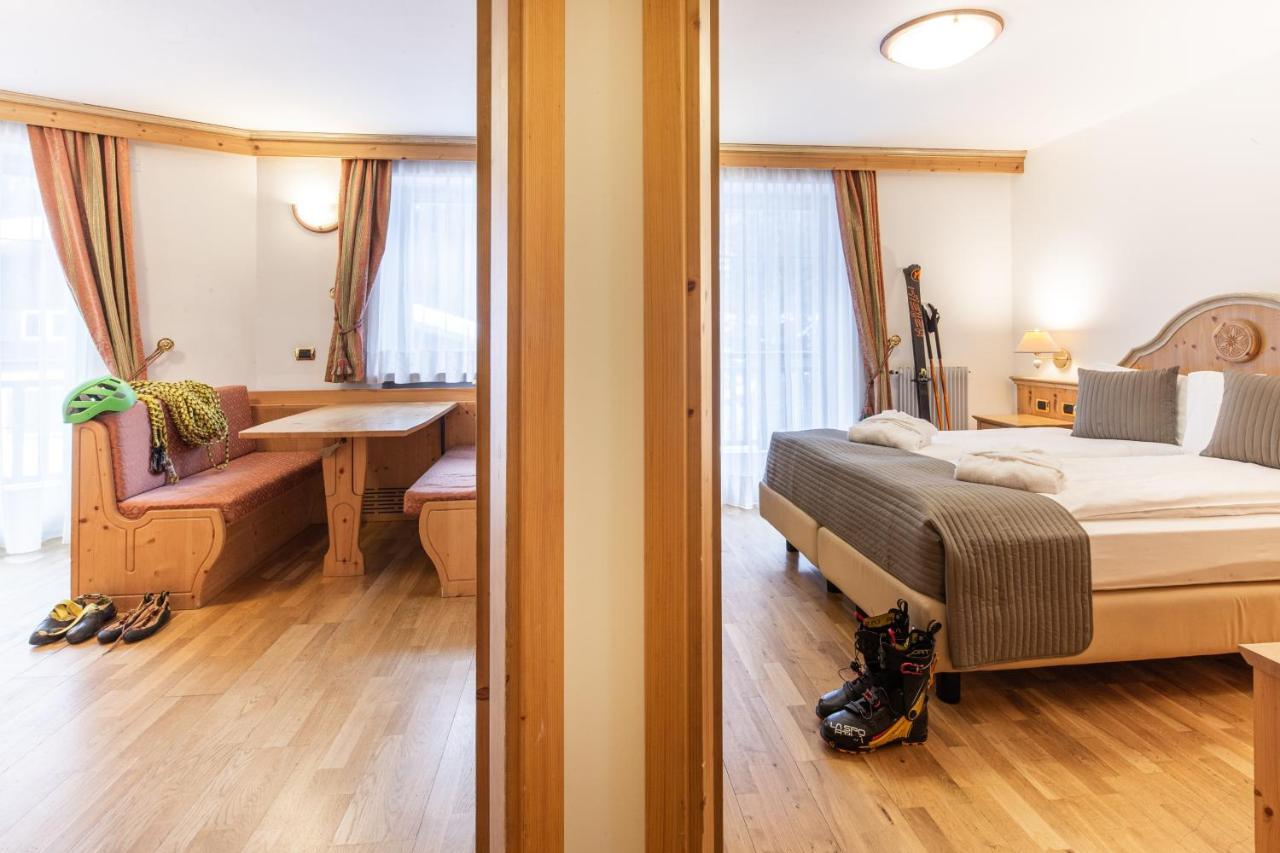 Hotel Soreghes Gran Chalet Campitello di Fassa Luaran gambar