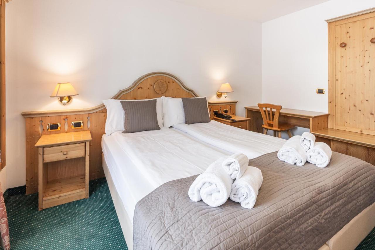 Hotel Soreghes Gran Chalet Campitello di Fassa Luaran gambar