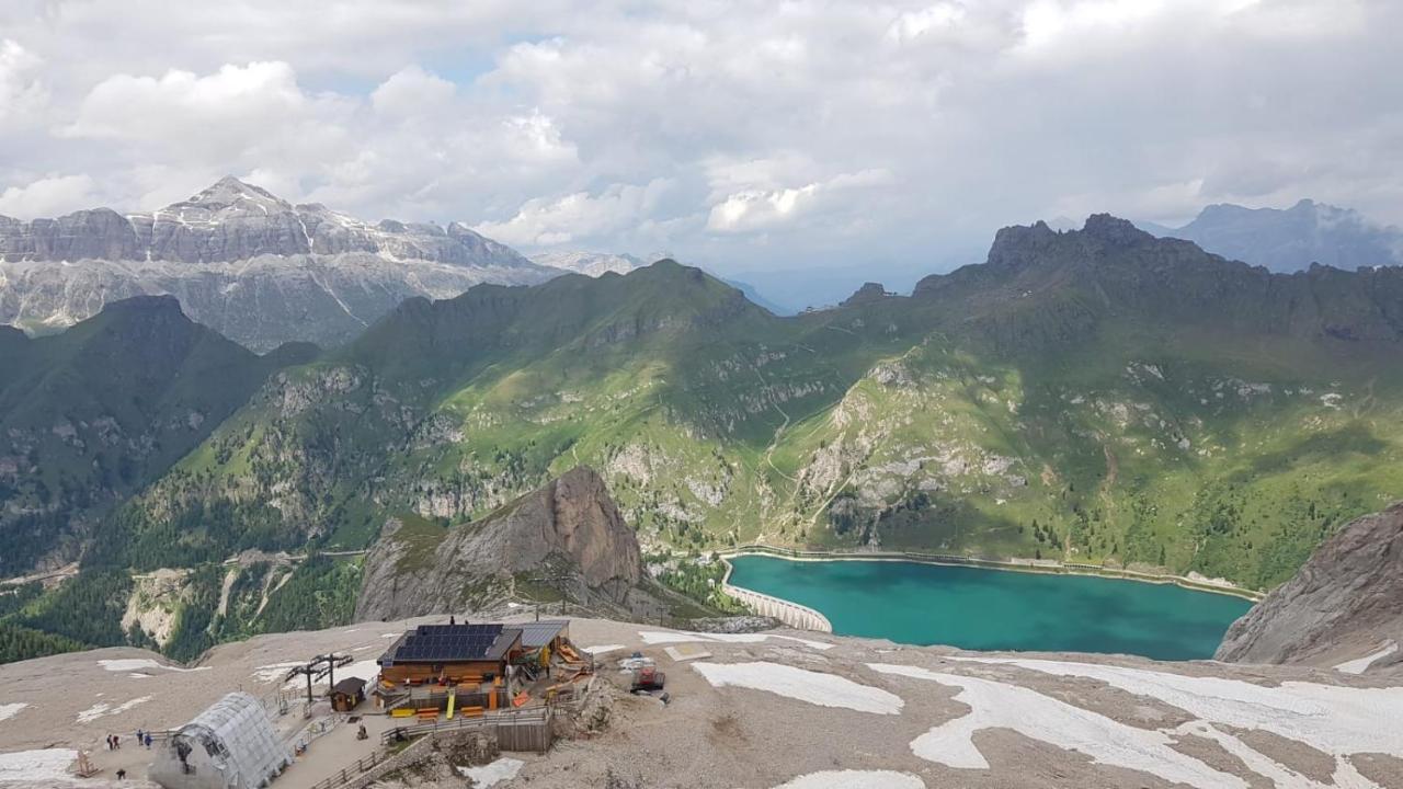Hotel Soreghes Gran Chalet Campitello di Fassa Luaran gambar