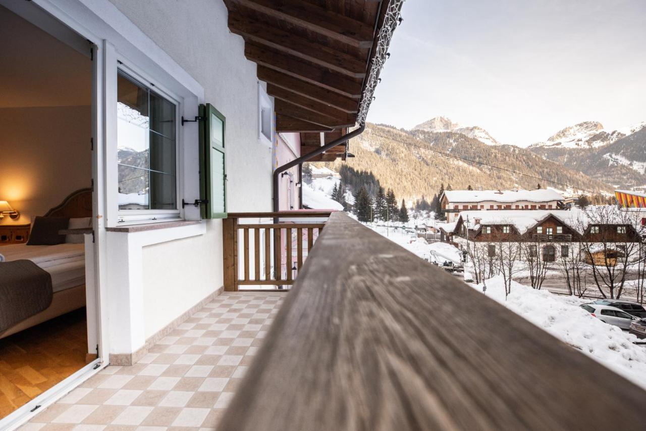 Hotel Soreghes Gran Chalet Campitello di Fassa Luaran gambar