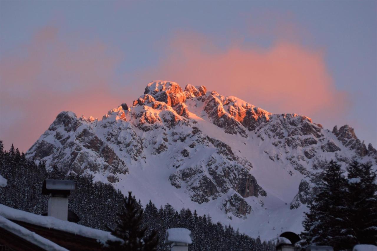 Hotel Soreghes Gran Chalet Campitello di Fassa Luaran gambar