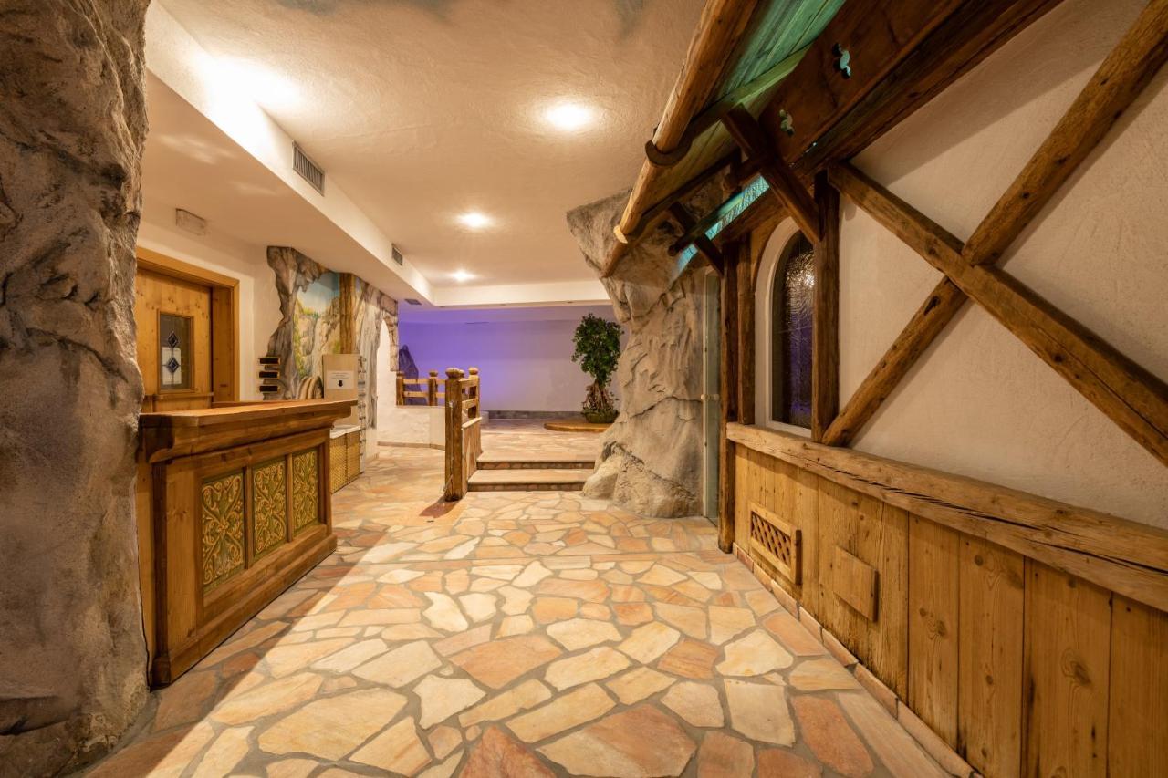 Hotel Soreghes Gran Chalet Campitello di Fassa Luaran gambar