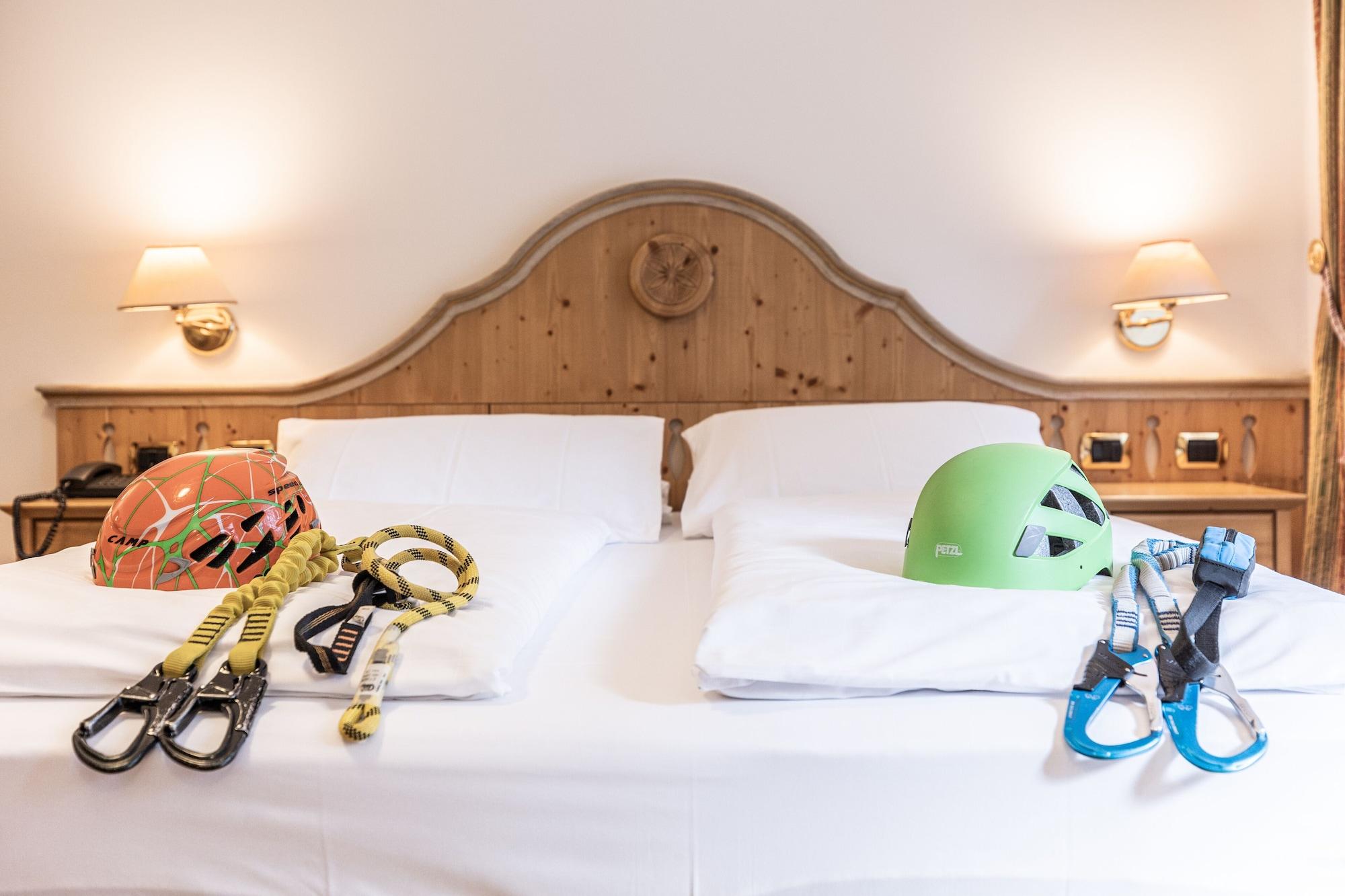 Hotel Soreghes Gran Chalet Campitello di Fassa Luaran gambar