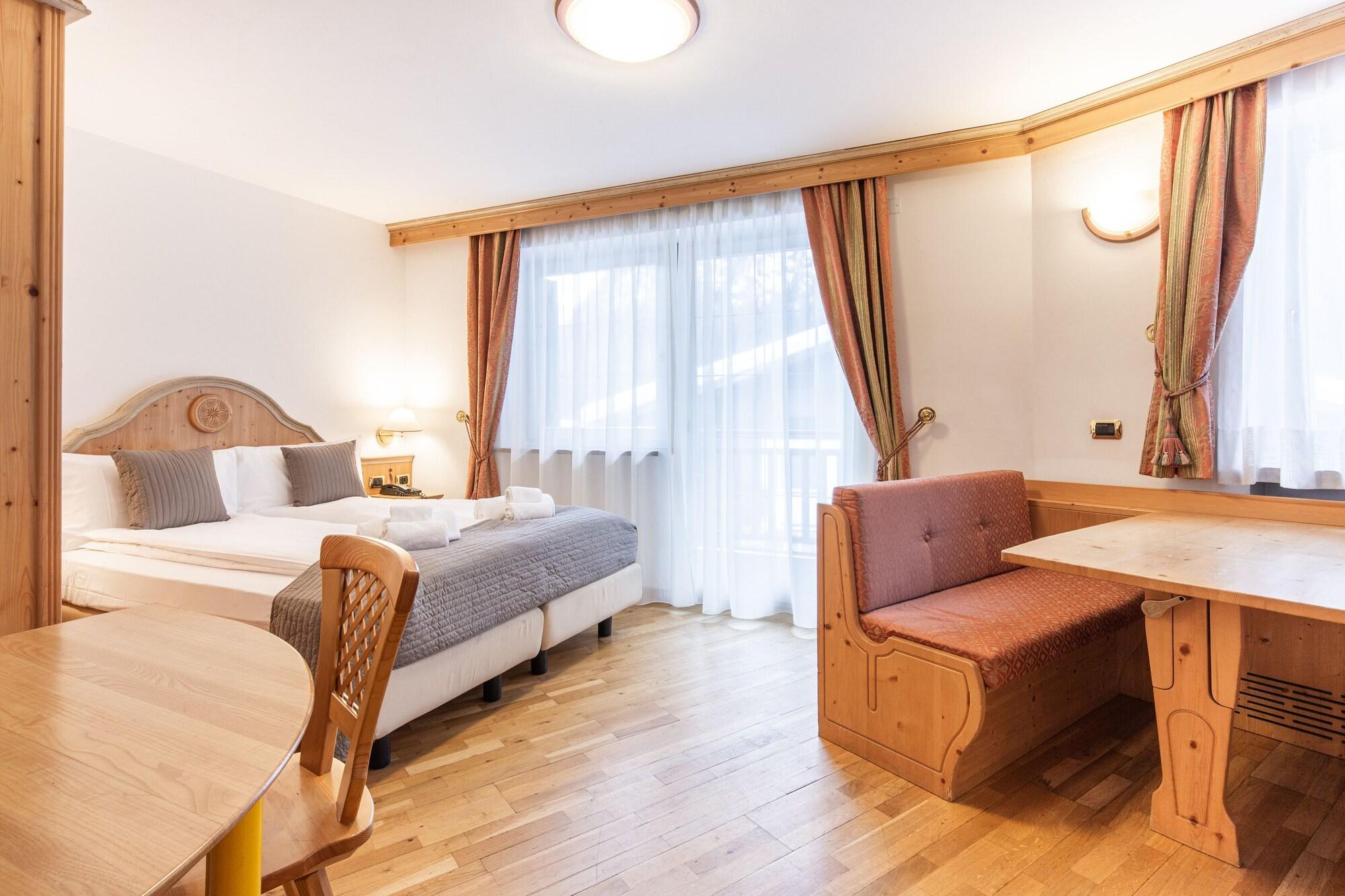 Hotel Soreghes Gran Chalet Campitello di Fassa Luaran gambar
