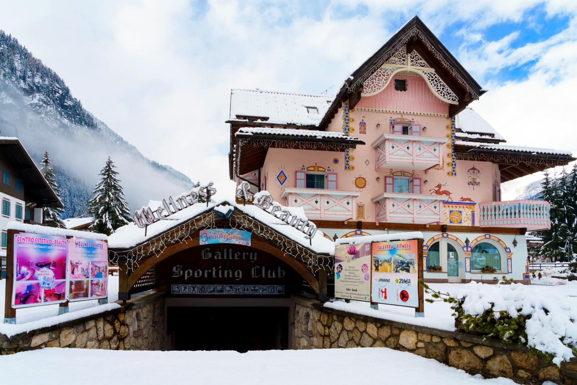 Hotel Soreghes Gran Chalet Campitello di Fassa Luaran gambar