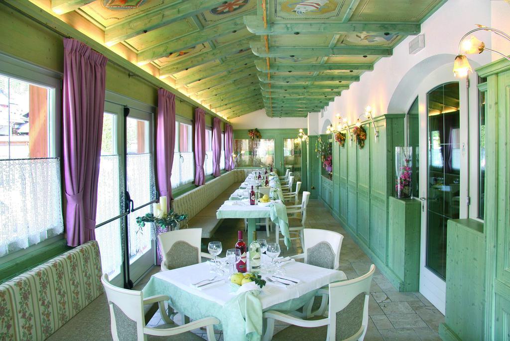 Hotel Soreghes Gran Chalet Campitello di Fassa Luaran gambar