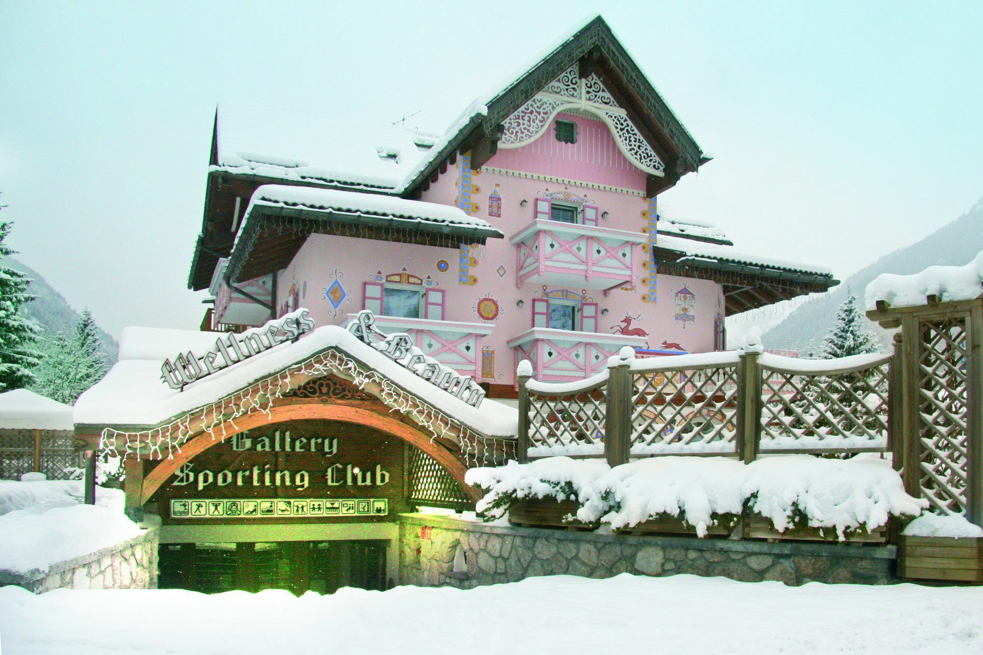 Hotel Soreghes Gran Chalet Campitello di Fassa Luaran gambar